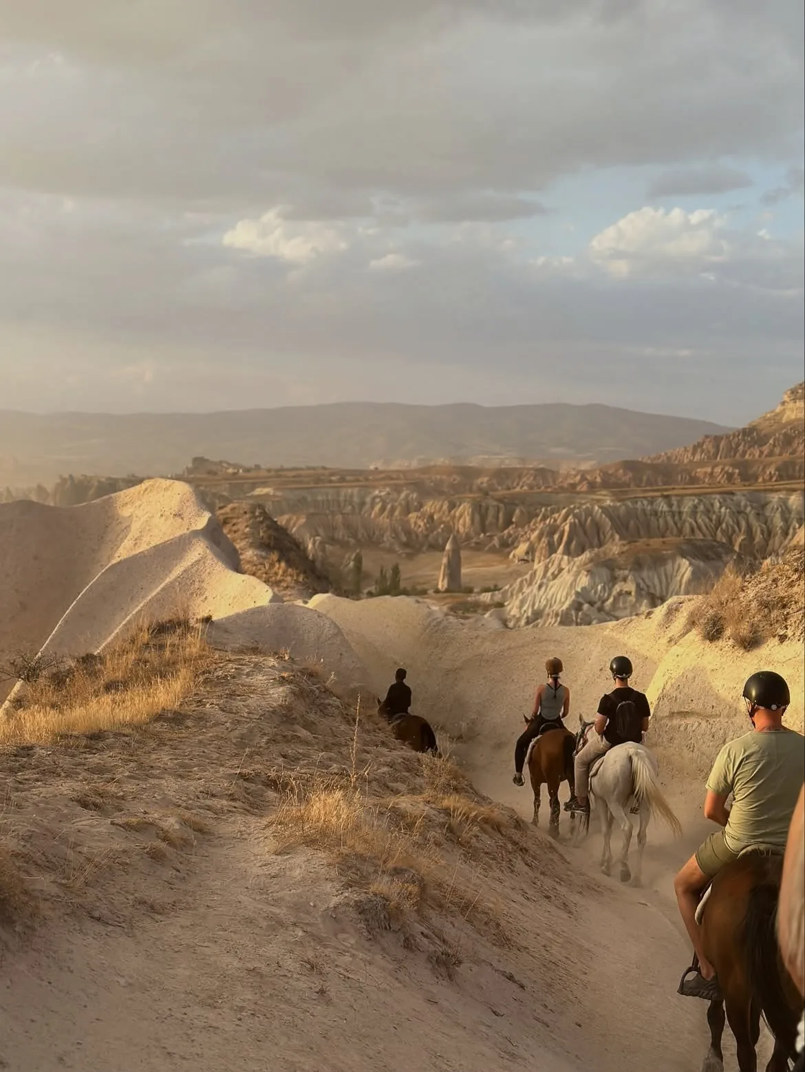 AT BİNME TURU GÜNBATIMI